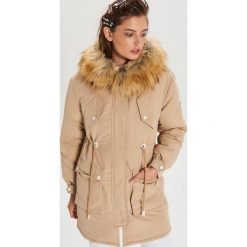 Kurtka z odpinanym eko futrem - Beżowy. Brązowe kurtki damskie Cropp, s, bez wzorów, bez kaptura. Za 349,99 zł.