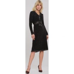 Czarno-Złota Sukienka Brendale. Czarne sukienki damskie Renee, na zimę, s, w prążki, z dzianiny, eleganckie, długie, midi, rozkloszowane. Za 169,99 zł.