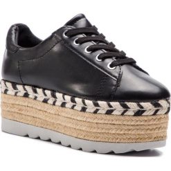 Espadryle Guess Gracen FL6GRC LEA13. Białe espadryle damskie Guess, z aplikacjami, bez obcasa. W wyprzedaży za 279,00 zł.