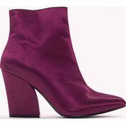 Botki damskie lity: NA-KD Shoes Satynowe botki na średnim obcasie - Purple