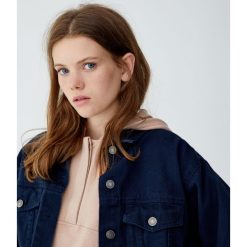 Krótka kurtka z efektem sprania. Kurtki damskie Pull&Bear, bez wzorów, krótkie, bez kaptura. Za 109,00 zł.