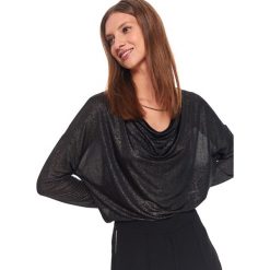 Bluzka z dekoltem w łódkę. Czarne bluzki damskie Top Secret, bez wzorów, eleganckie, bez kołnierzyka, bez rękawów. W wyprzedaży za 39,99 zł.