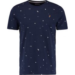 T-shirty męskie: Farah MAY CREW Tshirt z nadrukiem yale