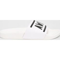 TheWhiteBrand - Klapki. Białe kapcie męskie TheWhiteBrand, bez wzorów, z materiału. W wyprzedaży za 129,90 zł.