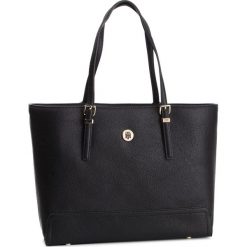 Torebka TOMMY HILFIGER - Honey Finegrain Med Tote AW0AW06632 002. Czarne torebki klasyczne damskie TOMMY HILFIGER, bez wzorów, ze skóry ekologicznej, klasyczne, bez dodatków. W wyprzedaży za 349,00 zł.