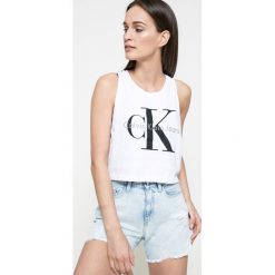 Calvin Klein Jeans - Szorty. Niebieskie szorty jeansowe damskie marki Calvin Klein Jeans, casualowe, z podwyższonym stanem. W wyprzedaży za 219,90 zł.