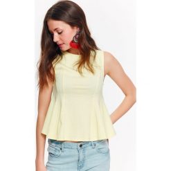 BLUZKA DAMSKA Z OZDOBNYMI CIĘCIAMI. Szare bluzki z odkrytymi ramionami marki Top Secret, eleganckie. Za 24,99 zł.