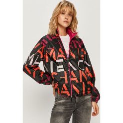 Armani Exchange - Kurtka. Czarne kurtki damskie Armani Exchange, s, bez wzorów, z poliesteru, krótkie, z kapturem. W wyprzedaży za 699,90 zł.