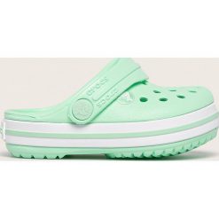 Crocs - Klapki dziecięce. Różowe sandały dziewczęce Crocs, z gumy, bez zapięcia. Za 139,90 zł.