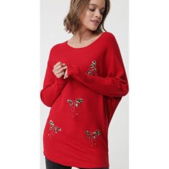 Czerwony Sweter Rosemoor. Czerwone swetry damskie Born2be, na wiosnę, xl, z aplikacjami, bez rękawów, bez kaptura. Za 69,99 zł.
