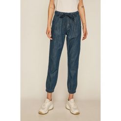 Medicine - Jeansy Soft Resort. Niebieskie jeansy damskie MEDICINE. Za 119,90 zł.