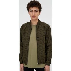 Kurtki męskie bomber: Kurtka bomber w czaszki