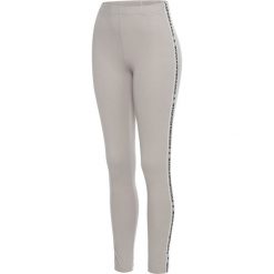 Legginsy z napisem bonprix jasnoszaro-czarno-biały. Szare legginsy damskie bonprix, z napisami. Za 69,99 zł.