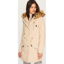 Parka z futerkiem przy kapturze - Beżowy. Brązowe parki damskie marki Reserved. Za 299,99 zł.
