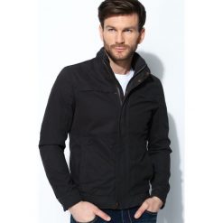 Czarna Kurtka Awesome Thing. Czarne kurtki męskie marki Born2be, m, z nadrukiem, z dresówki, z kapturem. Za 134,99 zł.