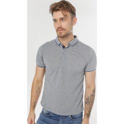 Szara Koszulka Zeliles. Szare koszulki męskie Born2be, xl, bez wzorów, bez kołnierzyka, bez rękawów. W wyprzedaży za 34,99 zł.