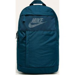 Nike Sportswear - Plecak. Niebieskie plecaki damskie Nike Sportswear, z nadrukiem, z poliesteru. W wyprzedaży za 99,90 zł.