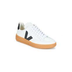 Buty Veja V-12. Białe trampki i tenisówki damskie marki Veja, bez wzorów, bez zapięcia. Za 549,00 zł.