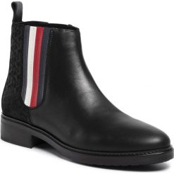 Sztyblety TOMMY HILFIGER - Sporty Monogram Flat Bootie FW0FW04327 Black 990. Czarne kozaki damskie TOMMY HILFIGER, ze skóry, sportowe, bez obcasa, na obcasie, bez zapięcia. W wyprzedaży za 399,00 zł.