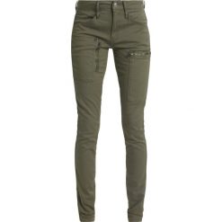 GStar POWEL MID SKINNY COJ Jeansy Slim Fit sage. Zielone rurki damskie marki G-Star. W wyprzedaży za 375,20 zł.