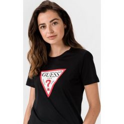 Guess Tatiana Koszulka Czarny. Czarne koszulki damskie Guess, xs, z nadrukiem, z bawełny, bez kołnierzyka, z krótkim rękawem. Za 161,95 zł.