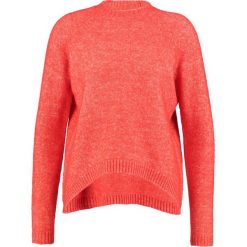 Swetry klasyczne damskie: mbyM ILSE Sweter cherry tomato melange