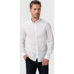 Armani Exchange Koszula Biały. Białe koszule męskie Armani Exchange, m, bez wzorów, z elastanu, bez kołnierzyka, z długim rękawem. Za 335,95 zł.