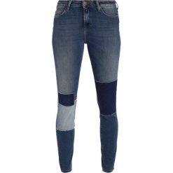 Lee SCARLETT HIGH Jeans Skinny Fit destroyed denim. Szare jeansy damskie marki Lee, z bawełny. W wyprzedaży za 209,40 zł.