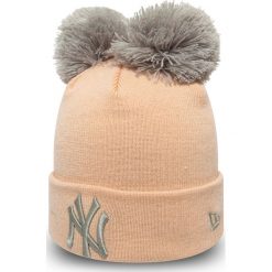 New Era - Czapka. Różowe czapki damskie New Era, bez wzorów, z dzianiny. W wyprzedaży za 89,90 zł.