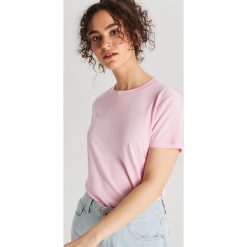 Gładka koszulka basic - Różowy. Różowe koszulki damskie Cropp, xl. W wyprzedaży za 9,99 zł.