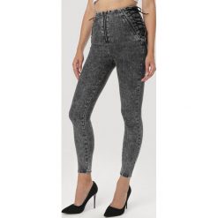 Ciemnoszare Jeansy Skinny Rainele. Szare jeansy damskie Born2be. Za 109,99 zł.