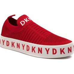 Tenisówki DKNY - Brea K4800741 Rouge. Czerwone półbuty damskie DKNY, bez wzorów, z materiału, bez zapięcia. Za 559,00 zł.