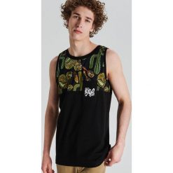 Tank top z kieszonką - Czarny. Czarne t-shirty męskie Cropp, s, bez wzorów, bez kołnierzyka. Za 39,99 zł.