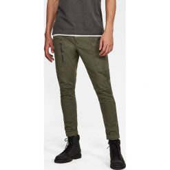 G-Star Raw - Spodnie D16214.C096. Zielone spodnie męskie G-Star RAW, na co dzień, bez wzorów, z elastanu, retro. W wyprzedaży za 479,90 zł.