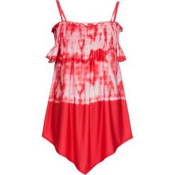 Shirt batikowy z dekoltem carmen bonprix batikowy truskawkowy. Czerwone koszulki damskie marki bonprix, bez wzorów, bez kołnierzyka, z krótkim rękawem. Za 79,99 zł.