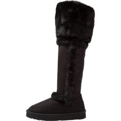 Buffalo 334803 Muszkieterki black. Czarne kozaki damskie marki Buffalo, z tworzywa sztucznego. W wyprzedaży za 251,40 zł.