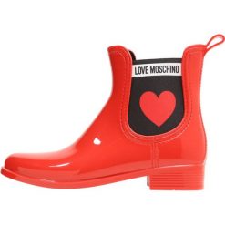 Love Moschino RAIN BOOT Kalosze rosso. Szare buty zimowe damskie marki Love Moschino, z materiału. Za 469,00 zł.