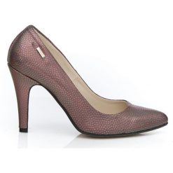 Klasyczne szpilki na 9 cm obcasie - skóra naturalna - model 035 - kolor benzynka. Brązowe czółenka damskie Zapato, na imprezę, z nadrukiem, ze skóry, eleganckie, na wysokim obcasie, na obcasie, bez zapięcia. Za 319,00 zł.