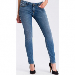 Dżinsy "Adriana" - Skinny fit - w kolorze błękitnym. Niebieskie rurki damskie marki Cross Jeans, z aplikacjami. W wyprzedaży za 113,95 zł.