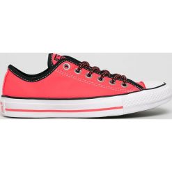 Converse - Tenisówki. Różowe trampki i tenisówki damskie Converse, bez wzorów, z gumy, na sznurówki. W wyprzedaży za 139,90 zł.