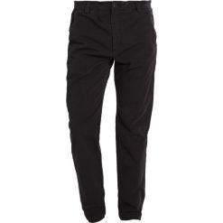 Chinosy męskie: DOCKERS Spodnie materiałowe black