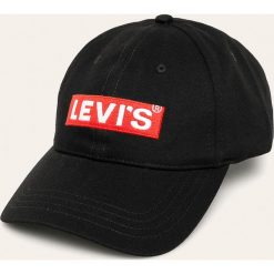 Levi's - Czapka. Czarne czapki damskie Levi's®, bez wzorów, z bawełny. W wyprzedaży za 69,90 zł.