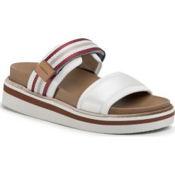Klapki SEE BY CHLOÉ - SB34002A Crema 301. Białe klapki damskie See by Chloé, bez wzorów, ze skóry, bez obcasa. Za 1279,00 zł.