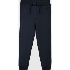 Name it - Spodnie dziecięce 128-164 cm. Różowe spodnie dziewczęce marki Name it, bez wzorów, z elastanu, casualowe. W wyprzedaży za 49,90 zł.