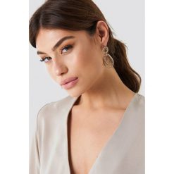 Kolczyki damskie: NA-KD Accessories Błyszczące kolczyki z zawieszką – Gold