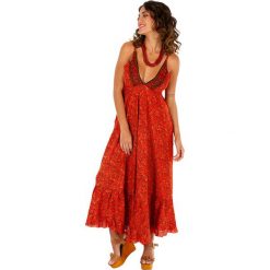 Sukienka maxi w kolorze czerwonym. Czerwone sukienki damskie Ipanima, bez wzorów, klasyczne, z falbankami, bez rękawów, maxi, rozkloszowane. W wyprzedaży za 85,95 zł.