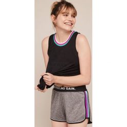 Undiz - T-shirt. Białe bluzki damskie Undiz, s, bez wzorów, z dzianiny, z okrągłym kołnierzem. W wyprzedaży za 49,90 zł.