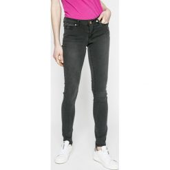 Noisy May - Jeansy Eve. Czarne jeansy damskie skinny marki Noisy May, z elastanu, z obniżonym stanem. W wyprzedaży za 79,90 zł.