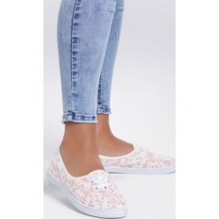 Białe Tenisówki Selfish Girl. Białe trampki i tenisówki damskie Renee, bez wzorów, na sznurówki. Za 29,99 zł.