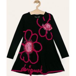 Desigual - Sukienka dziecięca 104-164 cm. Czarne sukienki dziewczęce Desigual, z aplikacjami, z bawełny, casualowe, długie, maxi, rozkloszowane. W wyprzedaży za 179,90 zł.